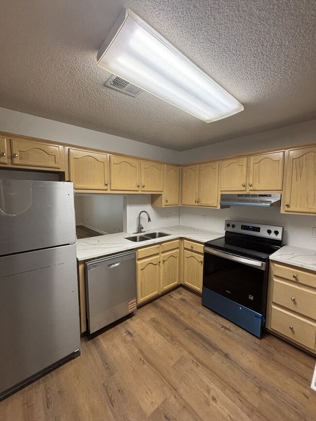 Building Photo - 2 Bed 2 Bath Pelham Available for immediat...