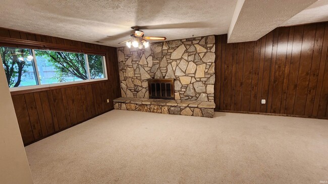 Building Photo - 708 E Eddington Ct