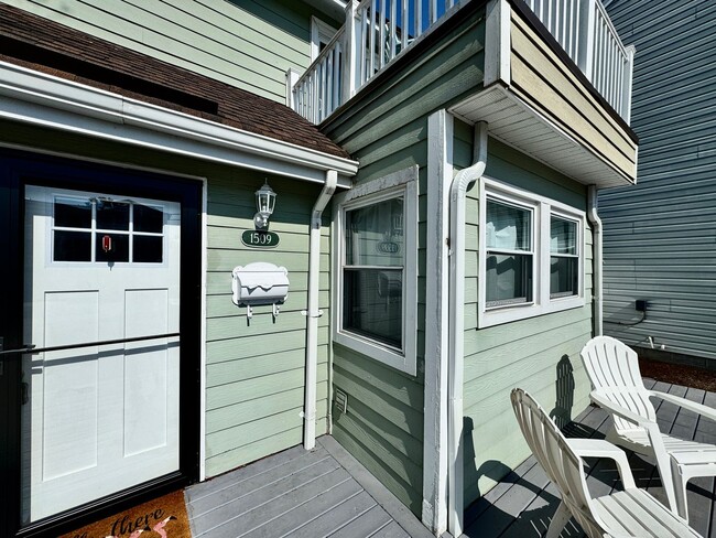 Building Photo - Ready NOW! A Custom Townhouse-Style Duplex Blocks to the Beaches! Fenced Yard - Hot Tub - Pet Fri...