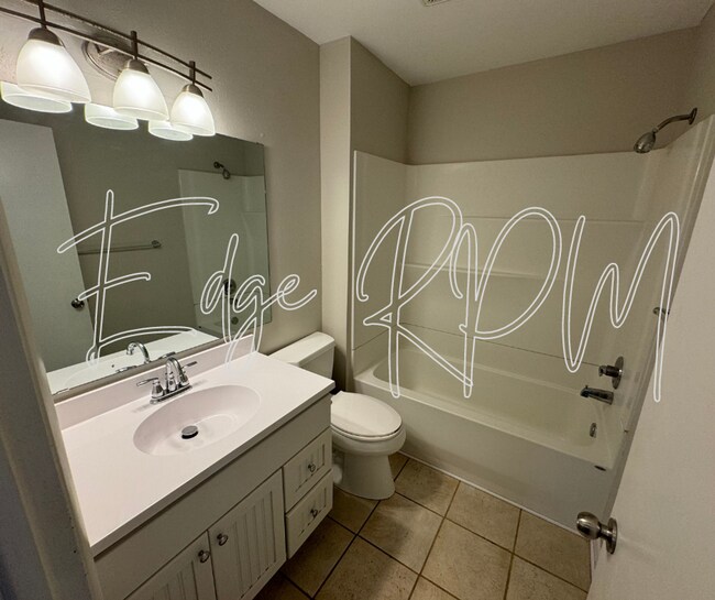 Building Photo - Beautiful 4 bedroom house with stunning ba...