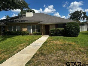 Building Photo - 6010 Plantation Dr
