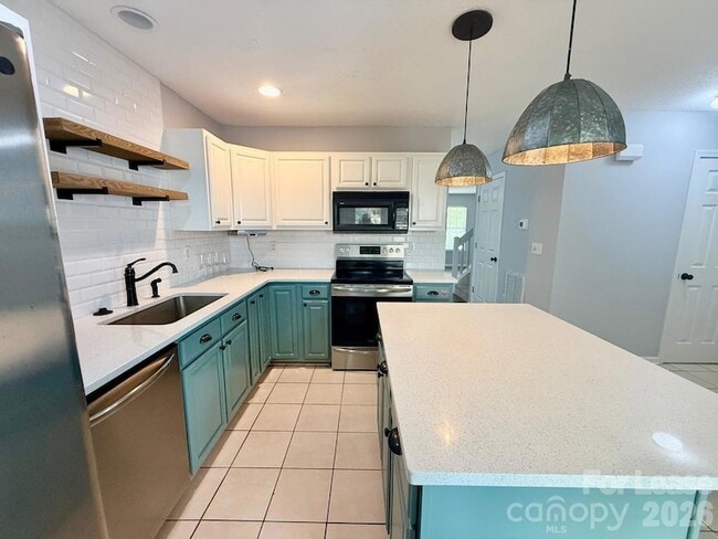 Building Photo - 12223 Paperbark Cir