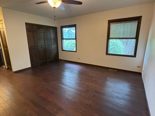 Building Photo - 4080 N Parkside Dr