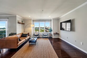 Building Photo - 15 Legend Hills Dr