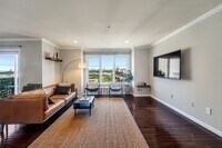 Building Photo - 15 Legend Hills Dr