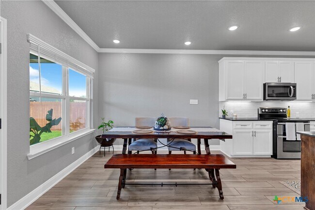 Building Photo - 8508 Glade Dr