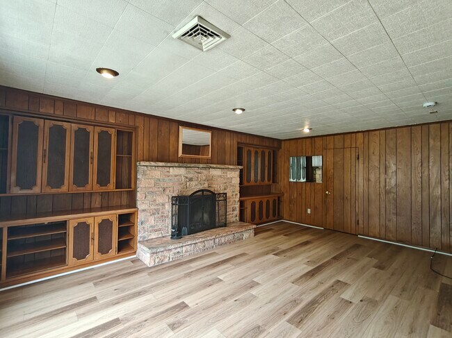 Building Photo - 45 Meribrook Cir
