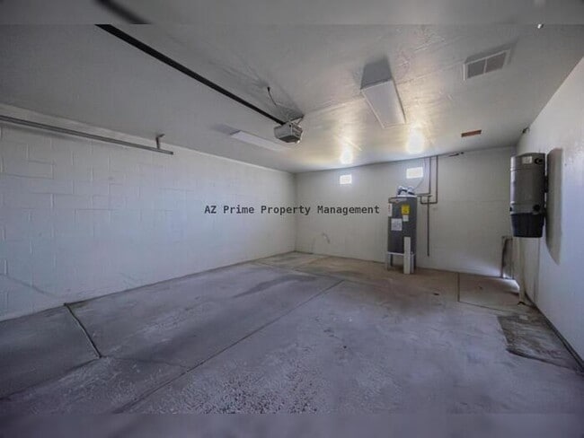 Building Photo - 7110 N 7th Ave