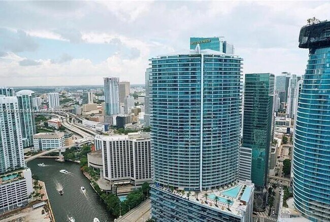 Building Photo - 475 Brickell Ave