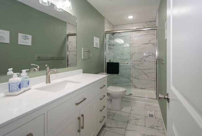 Building Photo - 2014 Cherry St