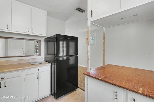 Building Photo - 4625 Hilltop Dr