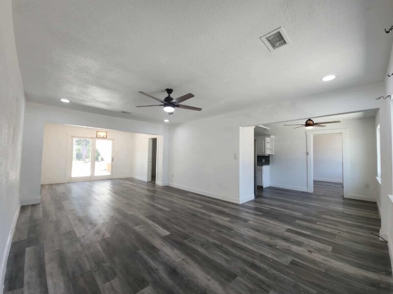 Building Photo - 3107 37th Ave W