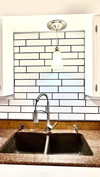 Building Photo - 3720 W Grandview Ave