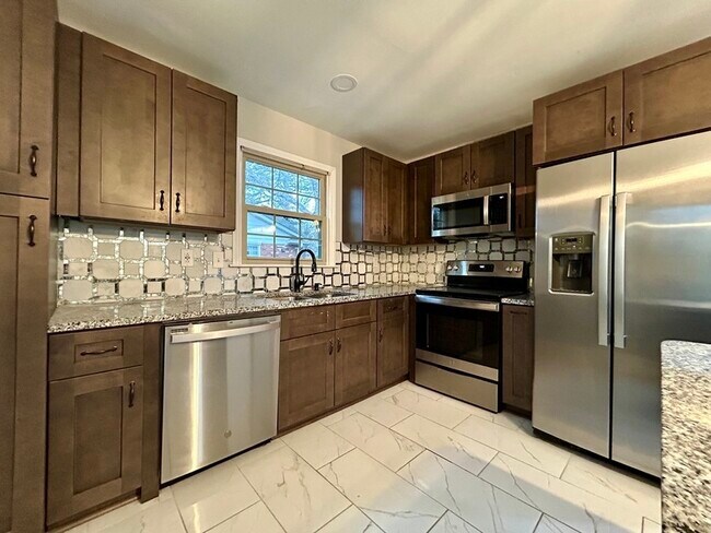 Building Photo - 5922 Amity Pl