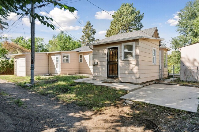 Building Photo - 3754 S Delaware St