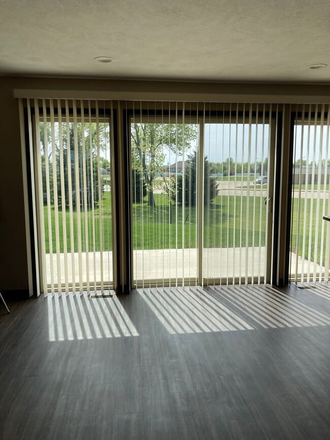 Building Photo - Prairie Bluff Condo