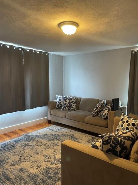 Building Photo - 12 Third School St