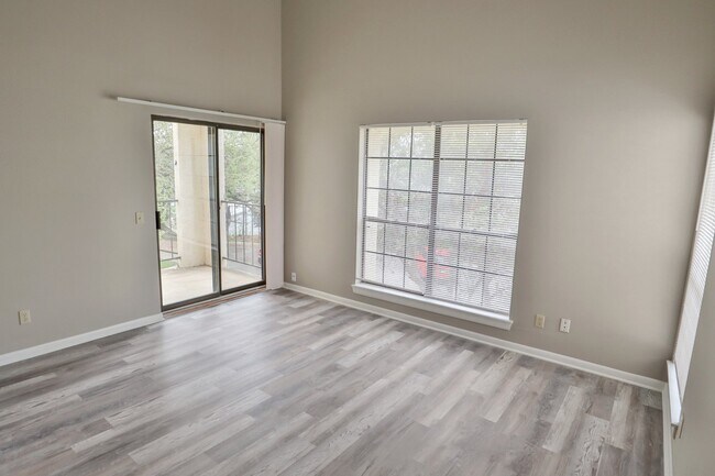 Building Photo - 2255 Thousand Oaks Dr