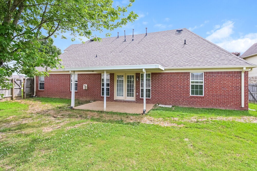 Building Photo - 8415 Linda Shore Dr N