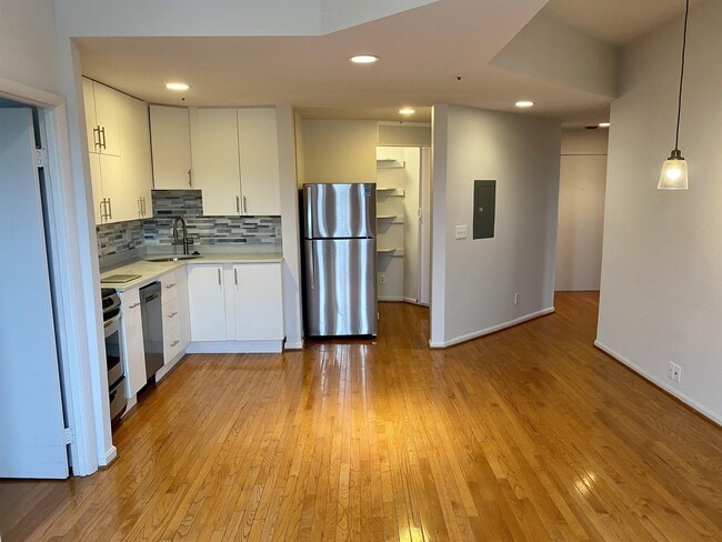 Building Photo - 1415 Chapin St NW
