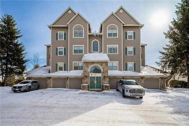 Building Photo - 8120 Stonegate Dr