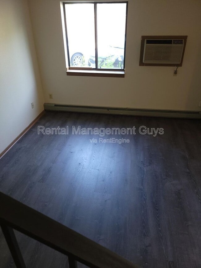 Building Photo - 434 1st Ave NE