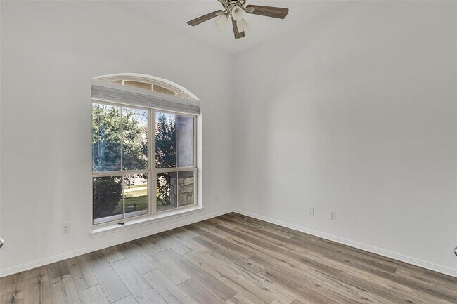 Building Photo - 620 Little Draw Ln
