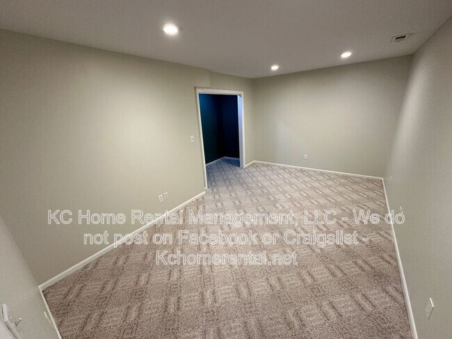 Building Photo - 8022 Hall St