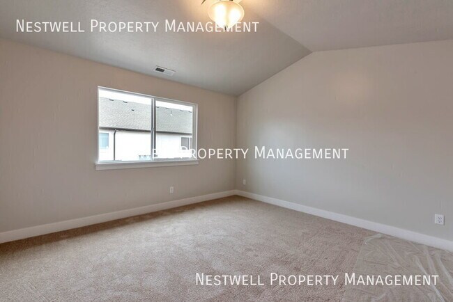 Building Photo - 1562 W State Rd