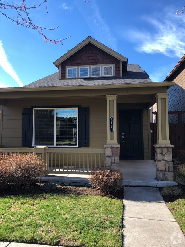 Building Photo - 3 Bedroom Home in Bend's Sun Meadows Commu...