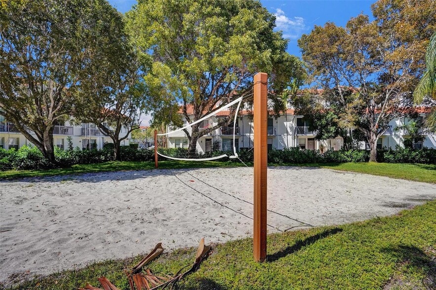 Building Photo - 1030 Crystal Way
