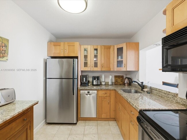 Building Photo - 3588 Collins Ave