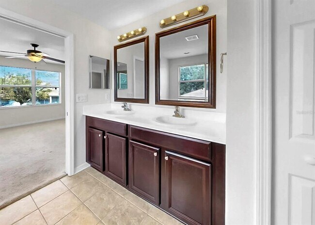 Building Photo - 17423 New Cross Cir