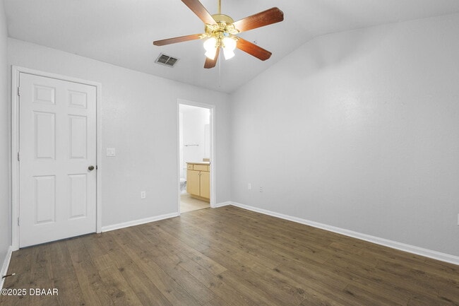 Building Photo - 940 Village Trail