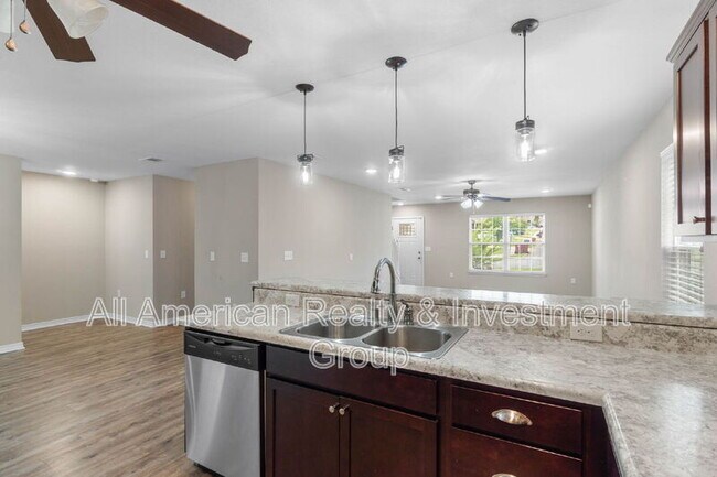 Building Photo - 426 Eisenhower Dr