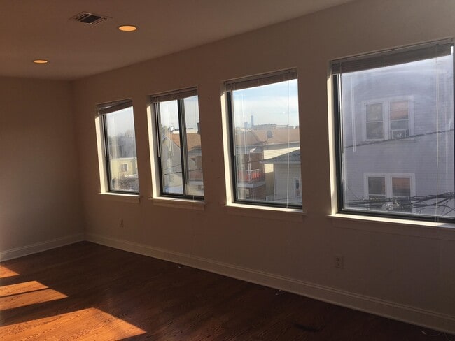 Building Photo - 136 41st St