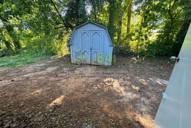 Building Photo - 451 Fairlock Ln NW