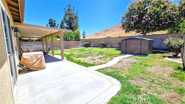 Building Photo - 17371 Redmaple St