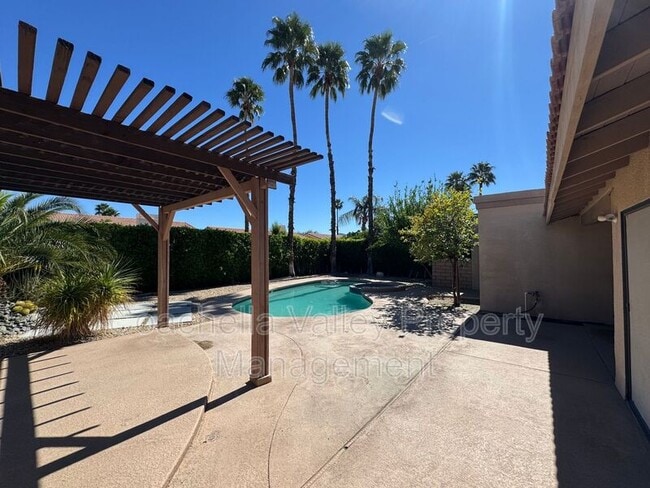 Building Photo - 40588 Clover Ln