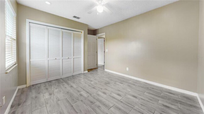 Building Photo - 305 Medina Ct