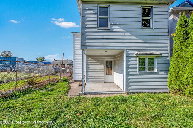 Building Photo - 1202 N Webster Ave