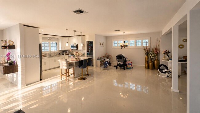 Building Photo - 565 NE 179th Dr