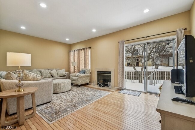 Building Photo - 29 Summerhill Dr