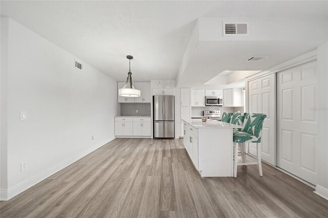 Building Photo - 4300 Hector Ct