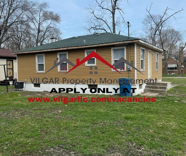 Building Photo - Gorgeous 3 spacious bedrooms, 1 attractive...