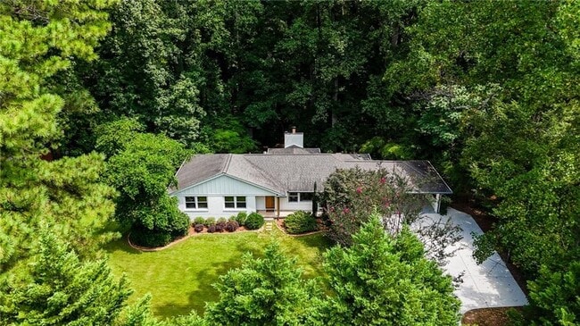 Building Photo - 2233 Clairmont Rd