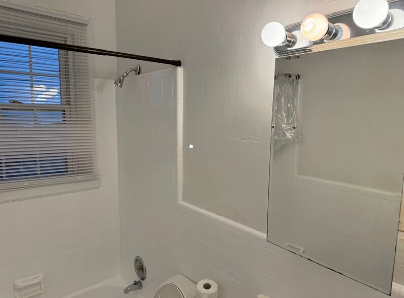 Building Photo - 1303 Westover Ave