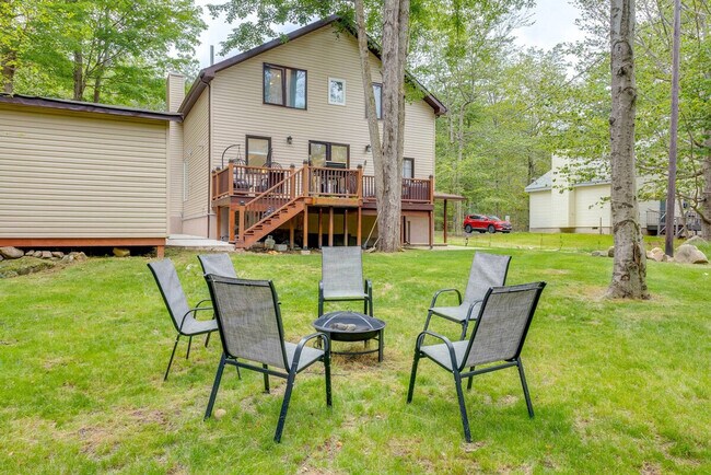 Building Photo - 2135 Rosemont Dr