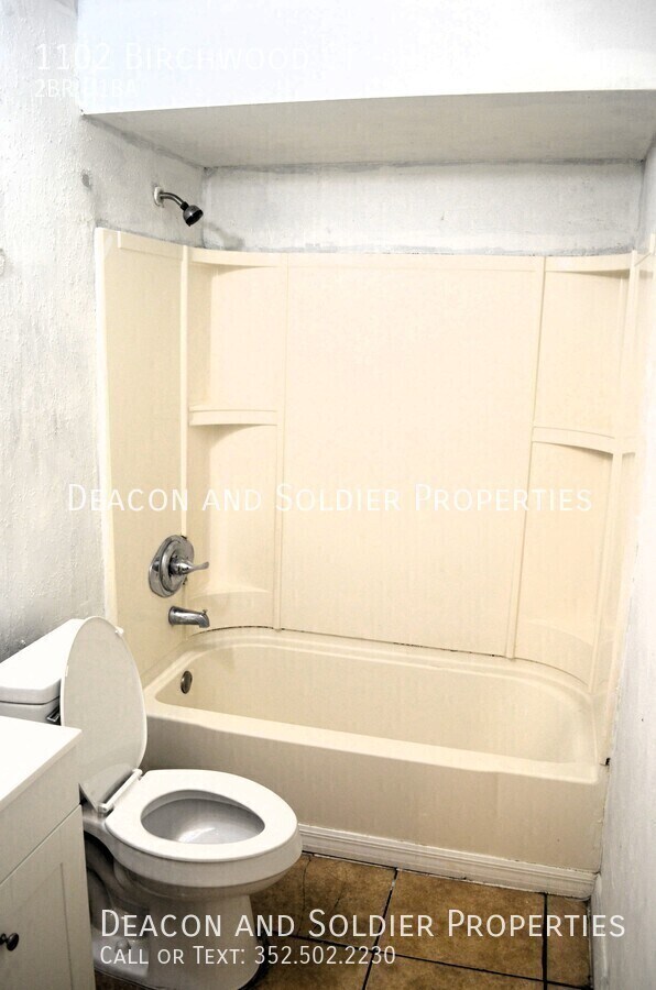 Building Photo - 1102 Birchwood Ct