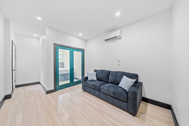 Building Photo - 2458 Lorillard Pl